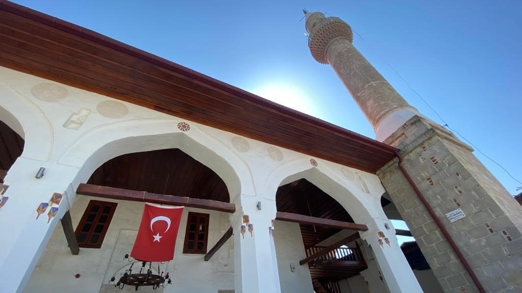 Dedeköy Cihanoğlu Cami, 667 yıldır ihtişamını koruyor