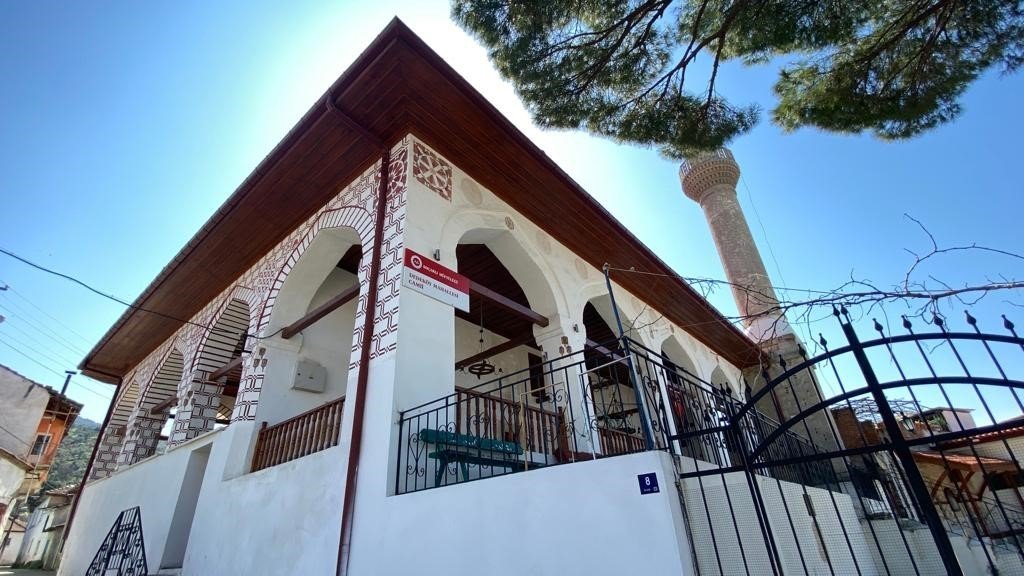 Dedeköy Cihanoğlu Cami, 667 yıldır ihtişamını koruyor