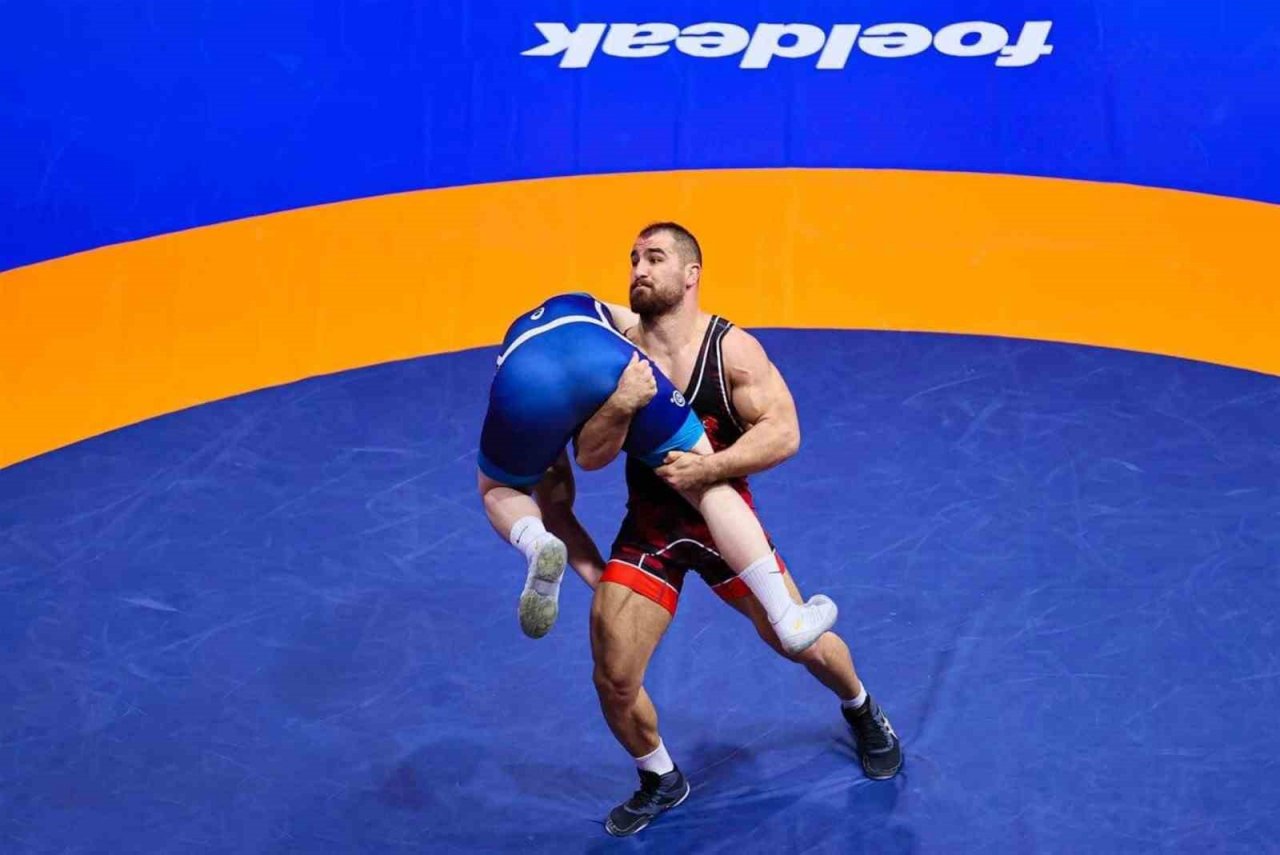 Milli Güreşçiler Adar ve Aktürk, Hırvatistan’da ay-yıldızlı bayrağı dalgalandıracak