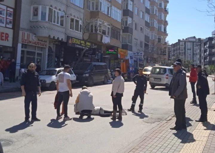 Bandırma’da motosikletten düşen genç yaralandı