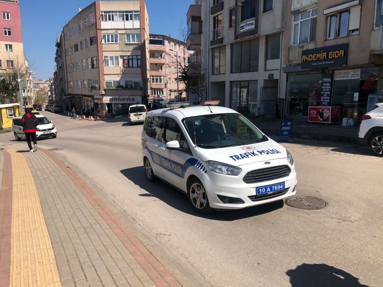 Bandırma’da motosikletten düşen genç yaralandı