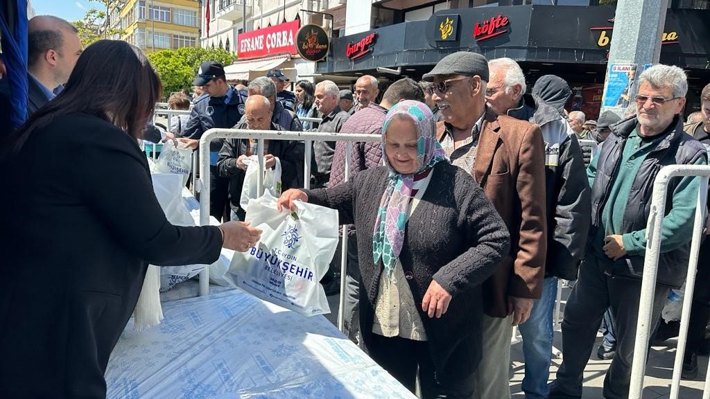 Başkan Çerçioğlu Nazilli’de fide dağıttı