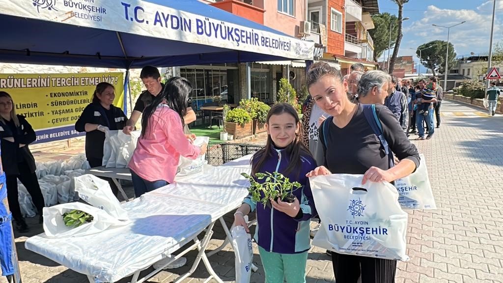 Başkan Çerçioğlu Nazilli’de fide dağıttı