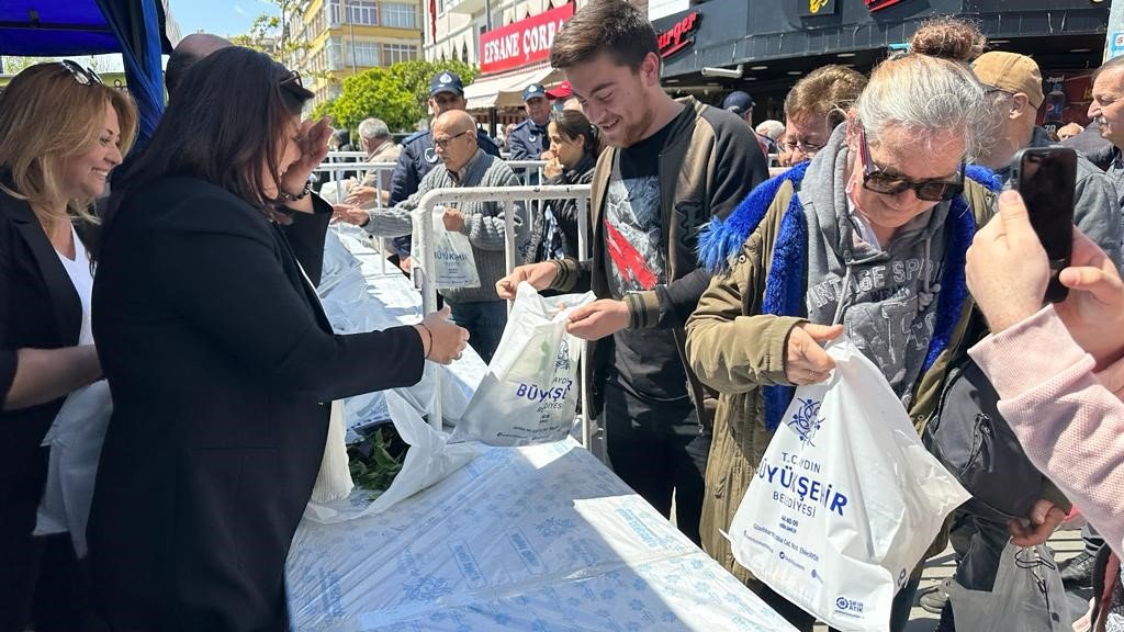 Başkan Çerçioğlu Nazilli’de fide dağıttı