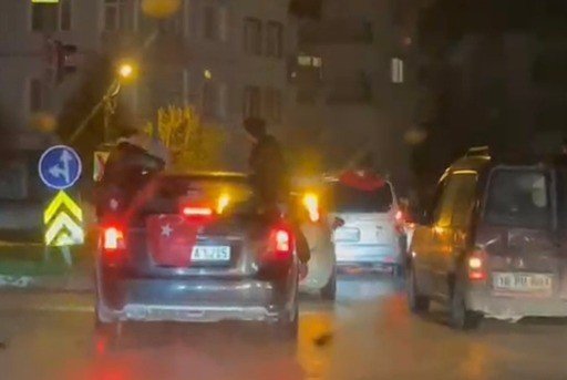 Asker konvoyunda tehlikeli yolculuk kamerada