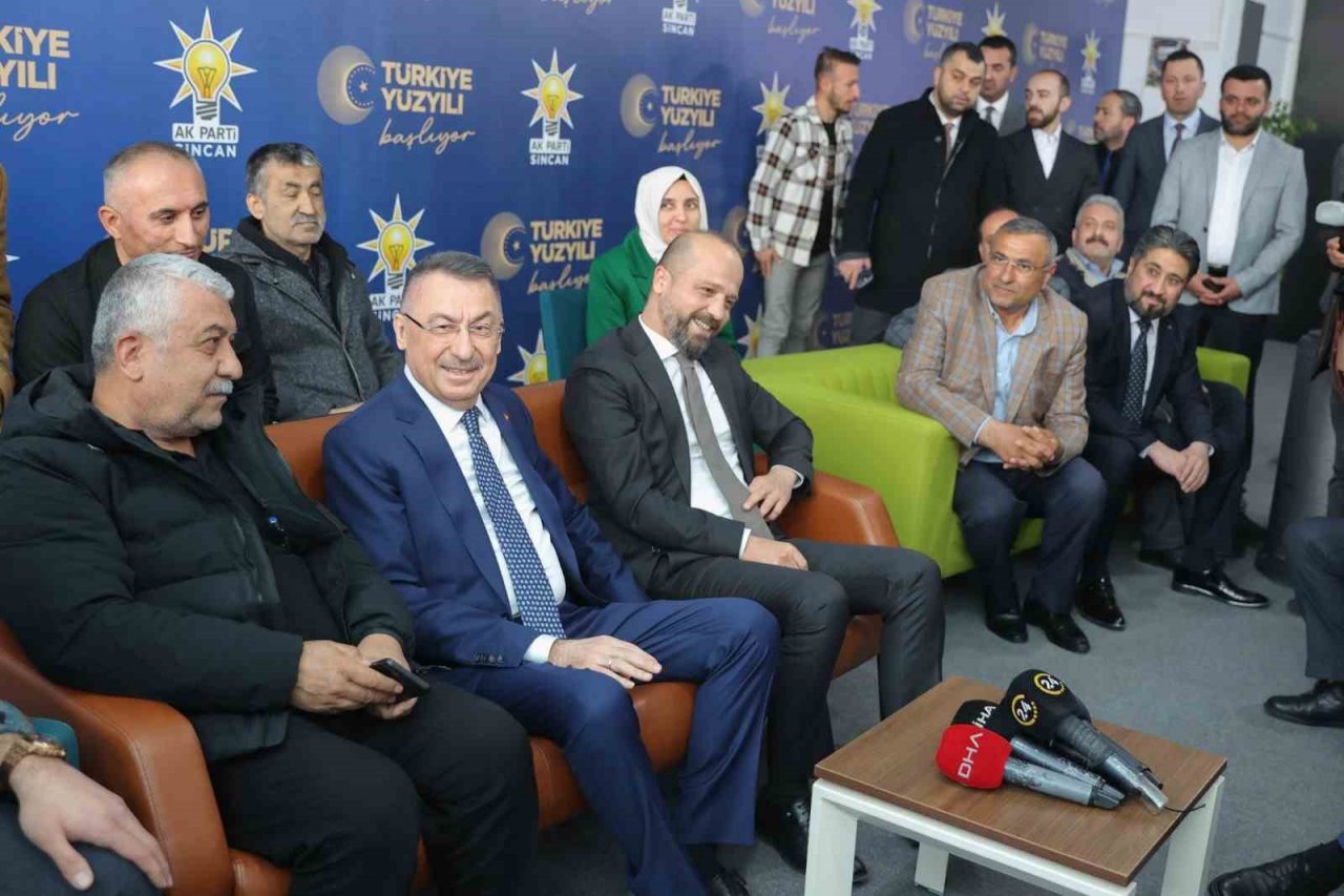 Cumhurbaşkanı Yardımcısı Oktay, Seçim Koordinasyon Merkezinin açılışına Togg ile geldi