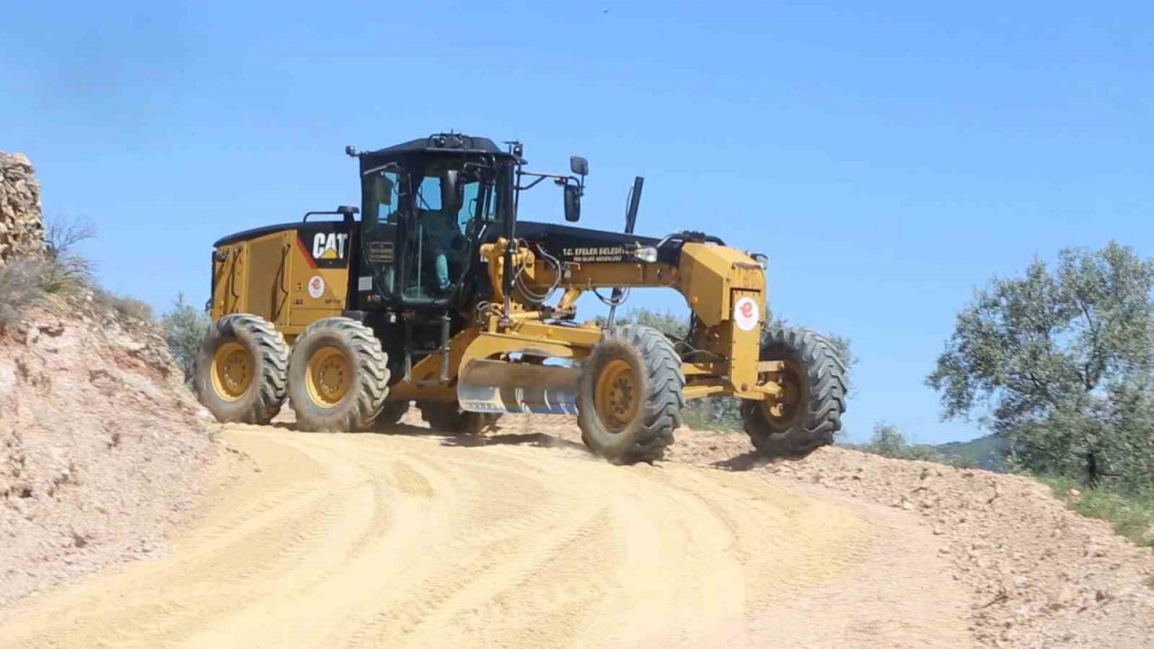 Efeler’in yollarında bakım ve onarım devam ediyor