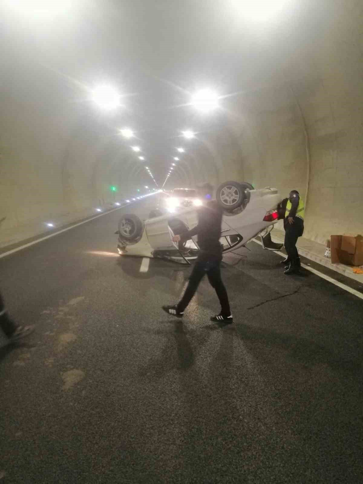 Elazığ’da otomobil, tünel içerisinde takla attı