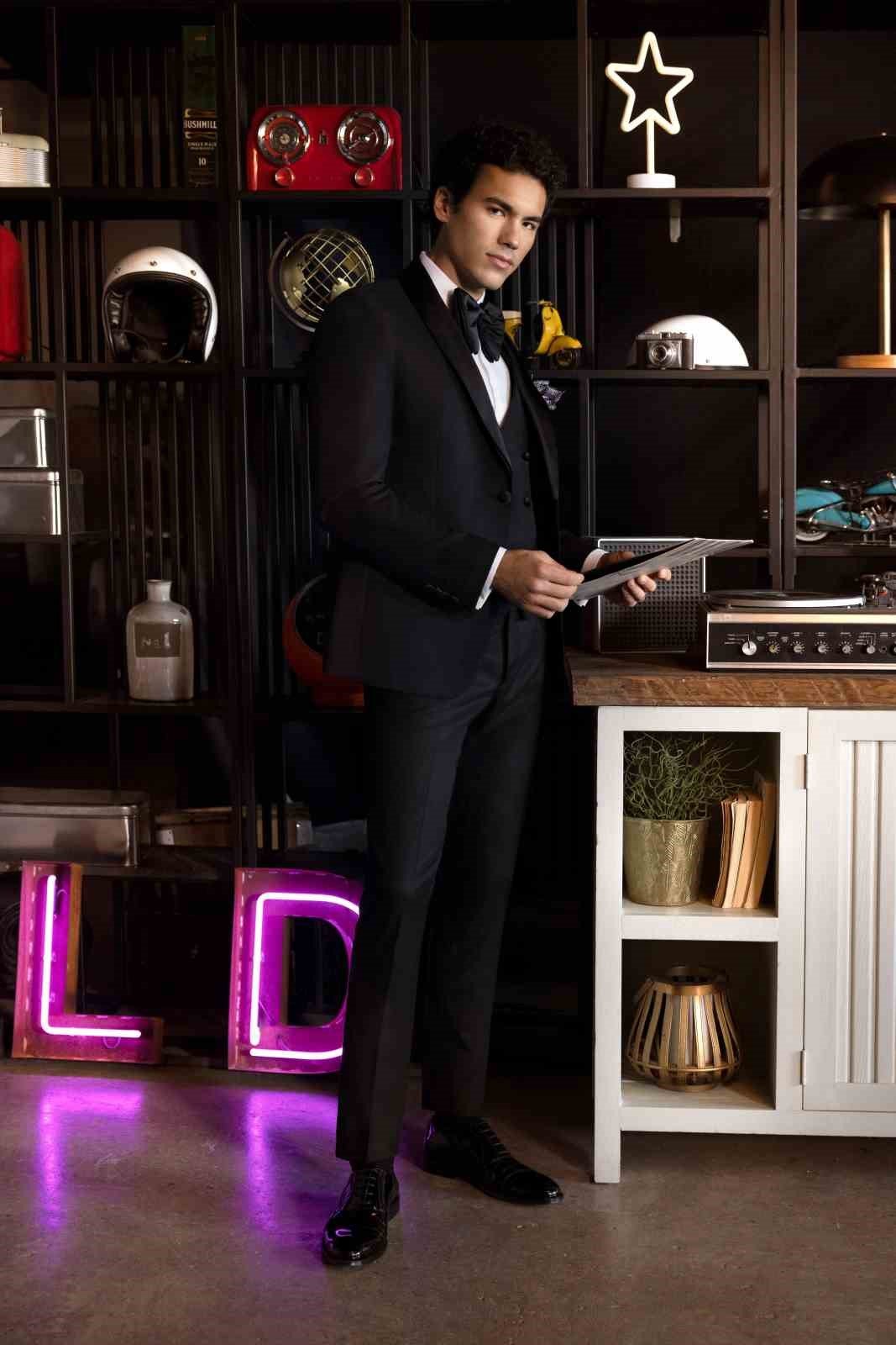 ‘Kiğılı Smokin Koleksiyonu’ raflarda yerini aldı