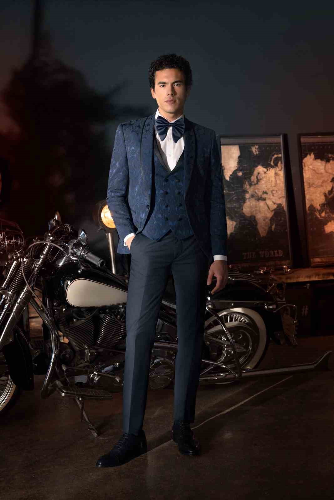 ‘Kiğılı Smokin Koleksiyonu’ raflarda yerini aldı