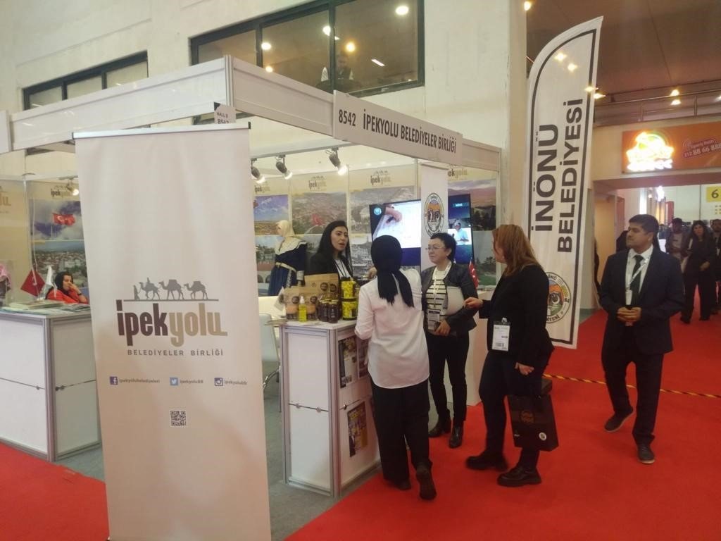 İnönü Belediyesi ve İpekyolu Belediyeler Birliğinin Emıtt Fuarındaki standına yoğun ilgi