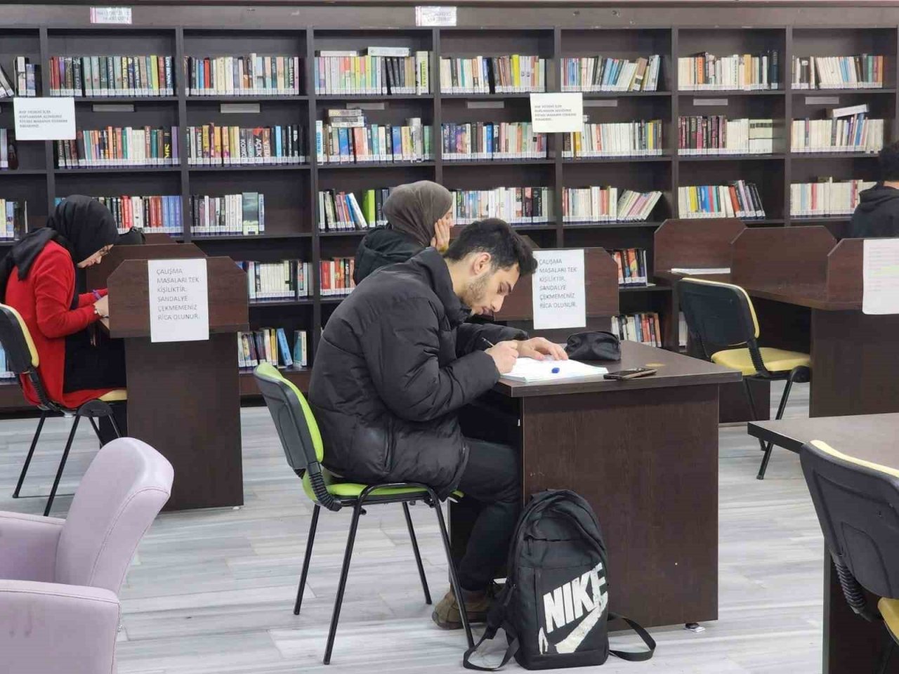 Gölcük Belediyesi kütüphaneleri gençlerin uğrak noktası oldu