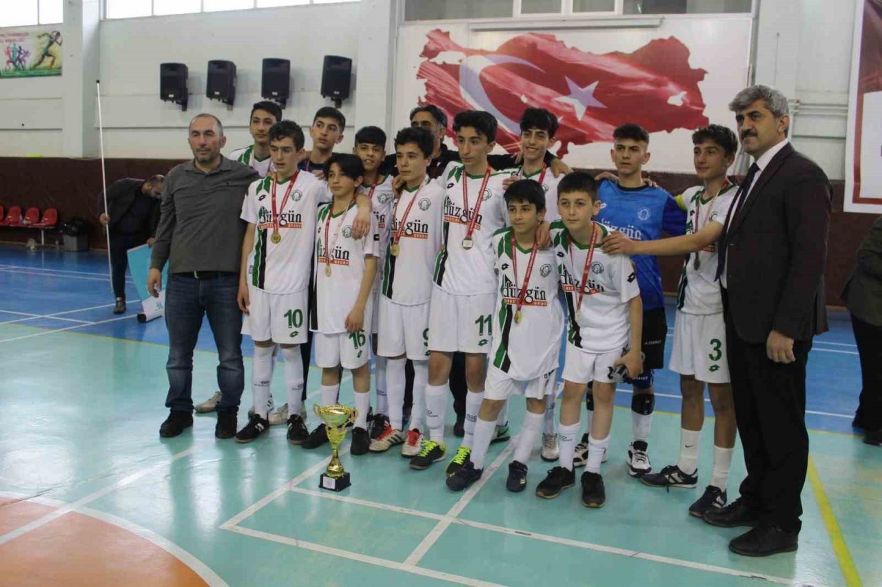 Bu çocukların iki yıldır bileği bükülmüyor