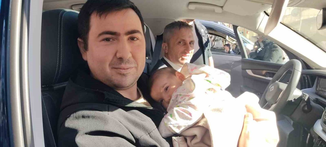 İçişleri Bakanı Süleyman Soylu, TOGG ile Esenler sokaklarını gezdi
