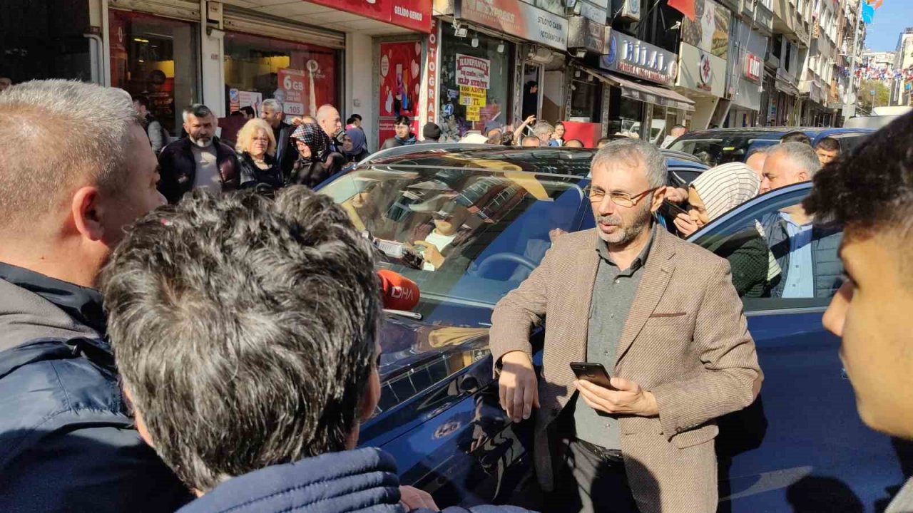 İçişleri Bakanı Süleyman Soylu, TOGG ile Esenler sokaklarını gezdi