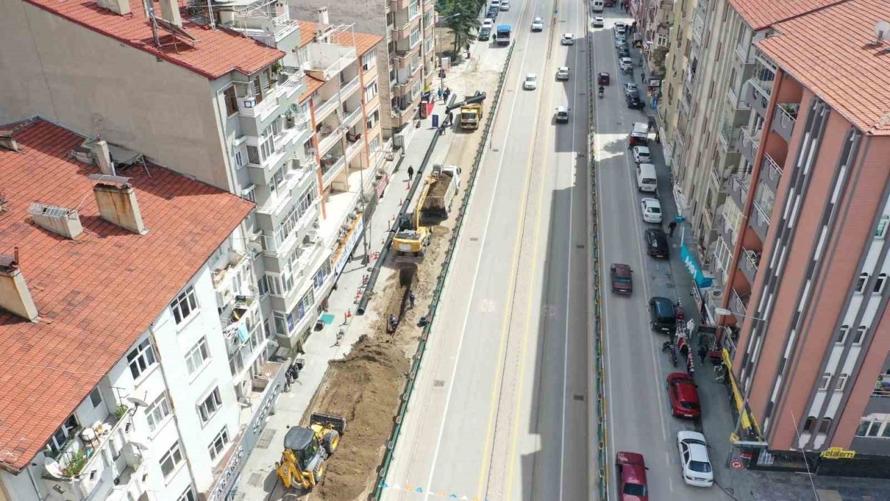 İstiklal Mahallesi yeraltı otoparkının altyapı çalışmaları yapılıyor