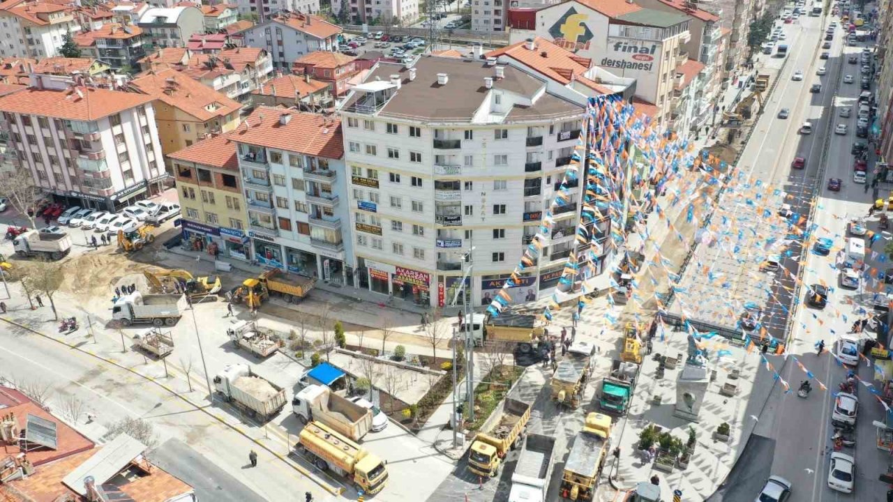 İstiklal Mahallesi yeraltı otoparkının altyapı çalışmaları yapılıyor