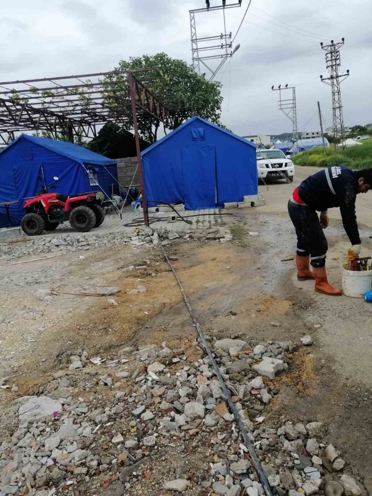 Hatay’da içme suyu şebeke tamiri devam ediyor