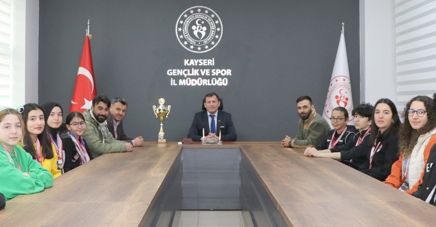 Kayseri Snowboard takımı madalyaları topladı