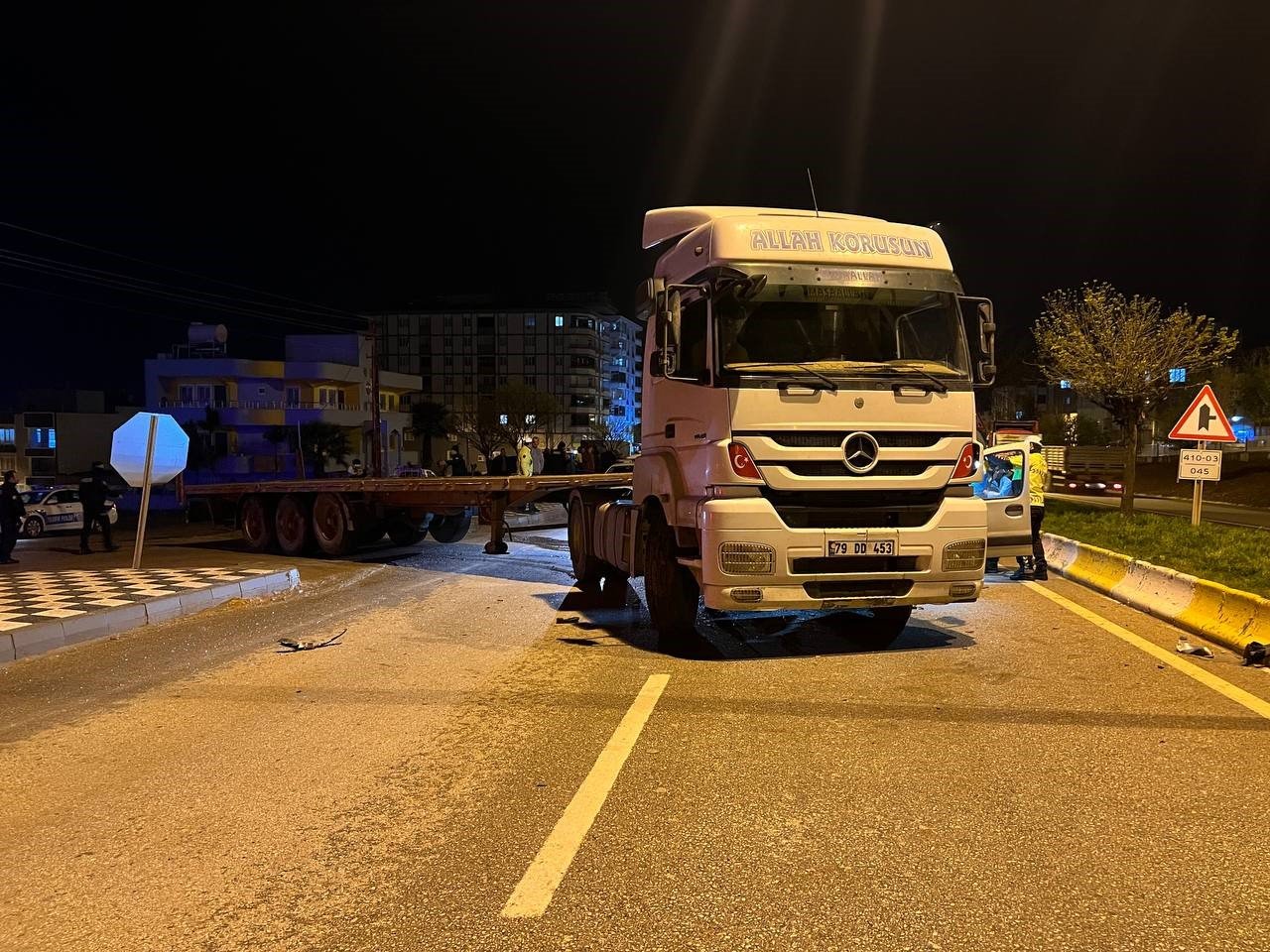 Kilis’te hafif ticari araçla tır çarpıştı: 1 yaralı