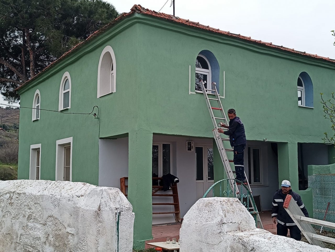 Koçarlı’da mezarlık ve camiler bayrama hazırlanıyor