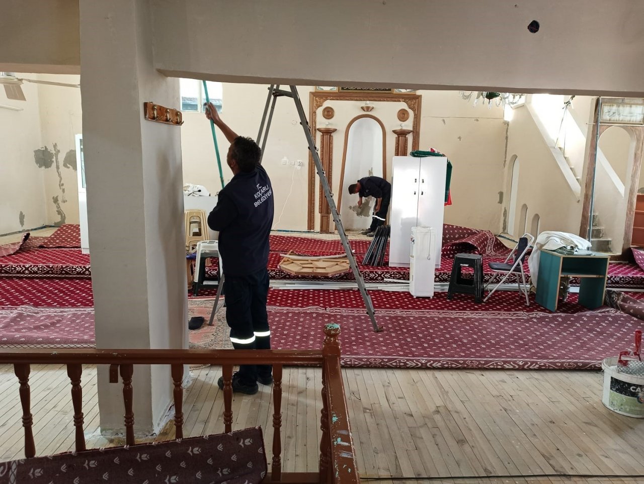 Koçarlı’da mezarlık ve camiler bayrama hazırlanıyor