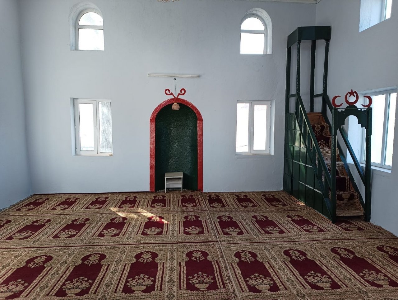 Koçarlı’da mezarlık ve camiler bayrama hazırlanıyor