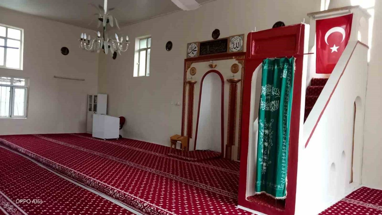 Koçarlı’da mezarlık ve camiler bayrama hazırlanıyor