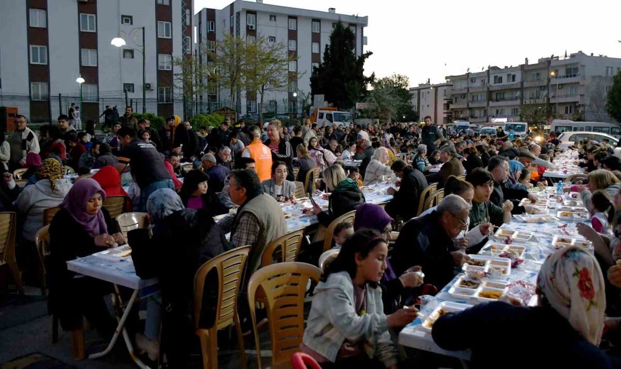 Kuşadalılar Başkan Günel ile iftarda buluştu