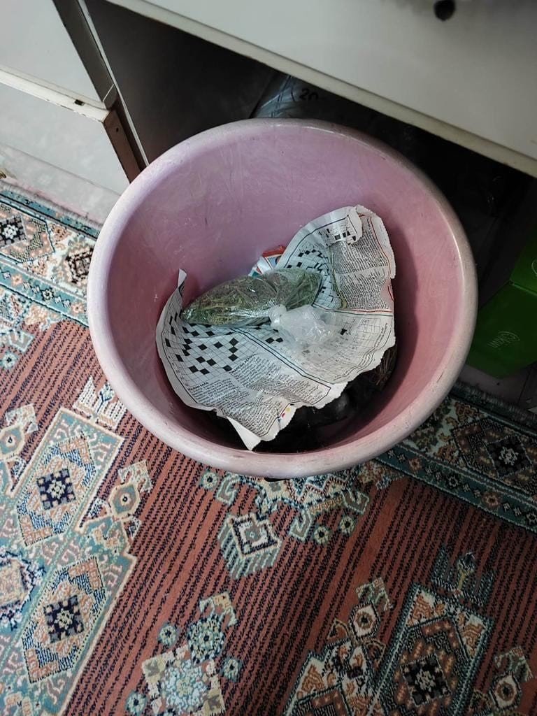 Plastik kovadan uyuşturucu çıktı