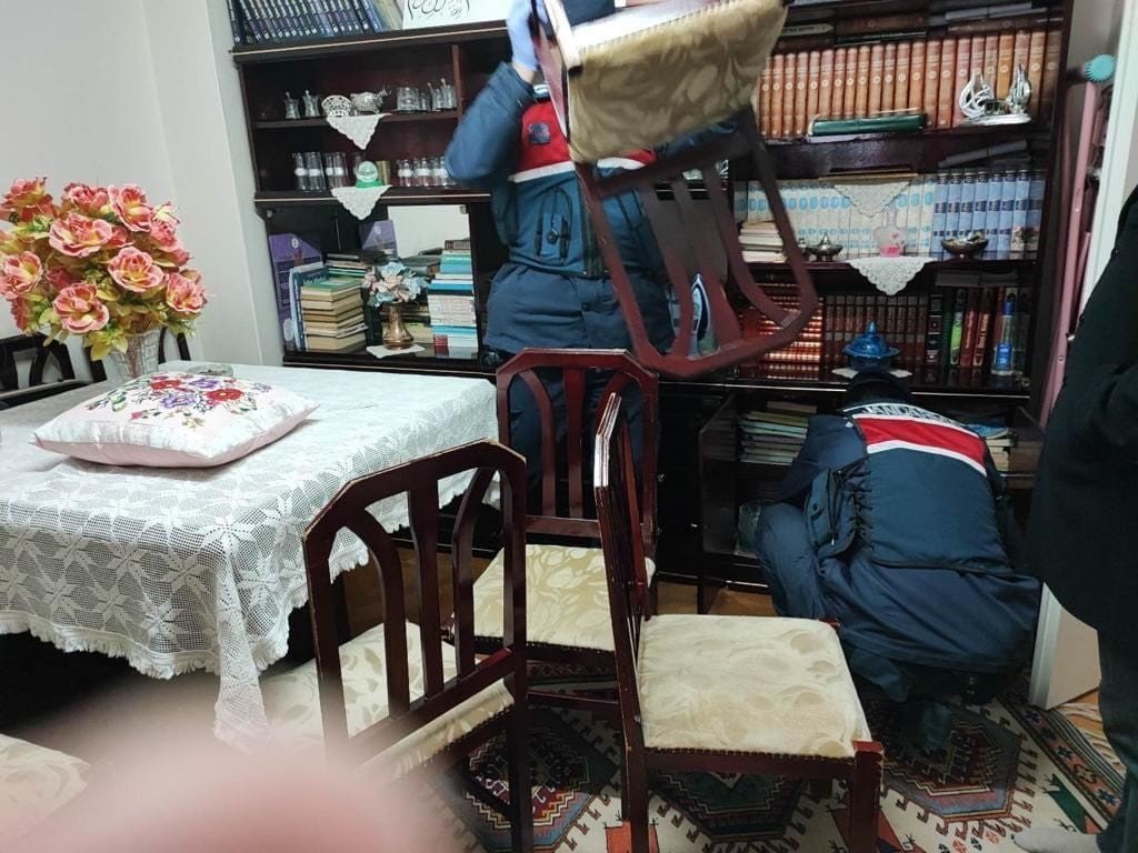 Plastik kovadan uyuşturucu çıktı