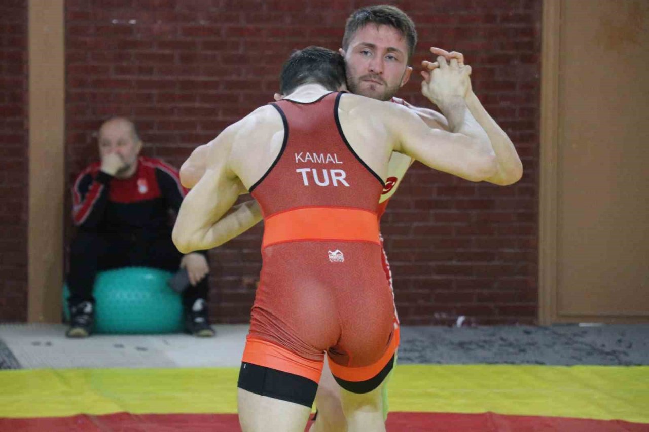 Mehmet Çeker: "Avrupa’nın sırtını yere getireceğiz"