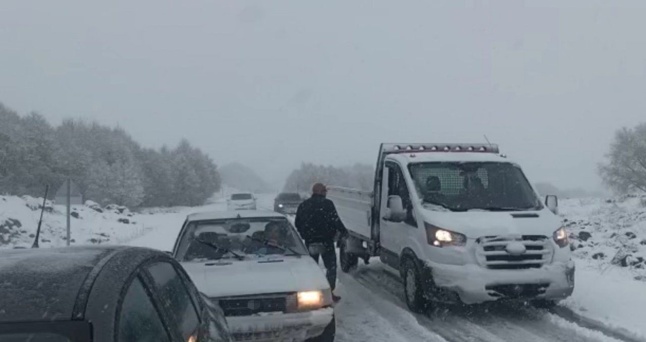 Nisan ayında yağan kar hayatı olumsuz etkiledi