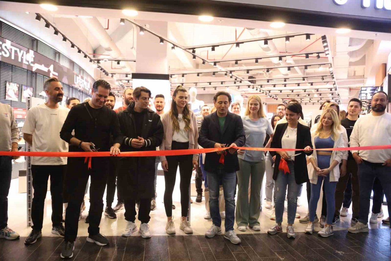 hummel, DNA konseptli yeni mağazasını açtı