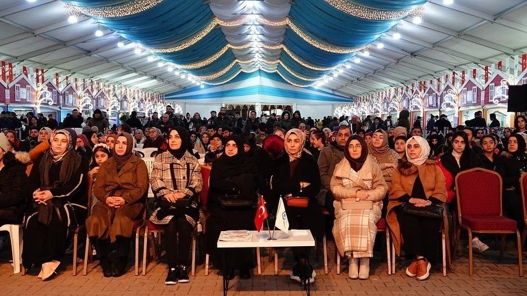 Sultangazililer, ’Peygamber İzinde Aile Olmak’ söyleşisinde buluştu