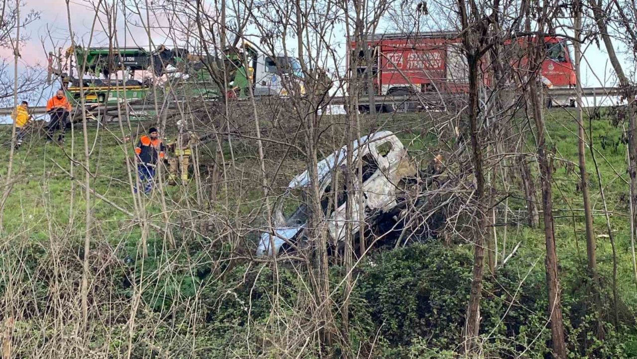 TEM Otoyolu’nda kontrolden çıkan otomobil şarampole yuvarlandı: 1 ölü