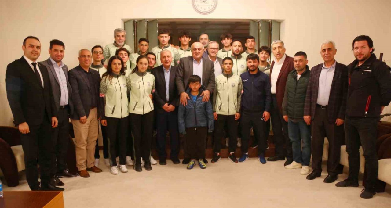 Konya’nın oda başkanları genç sporcularla bir araya geldi