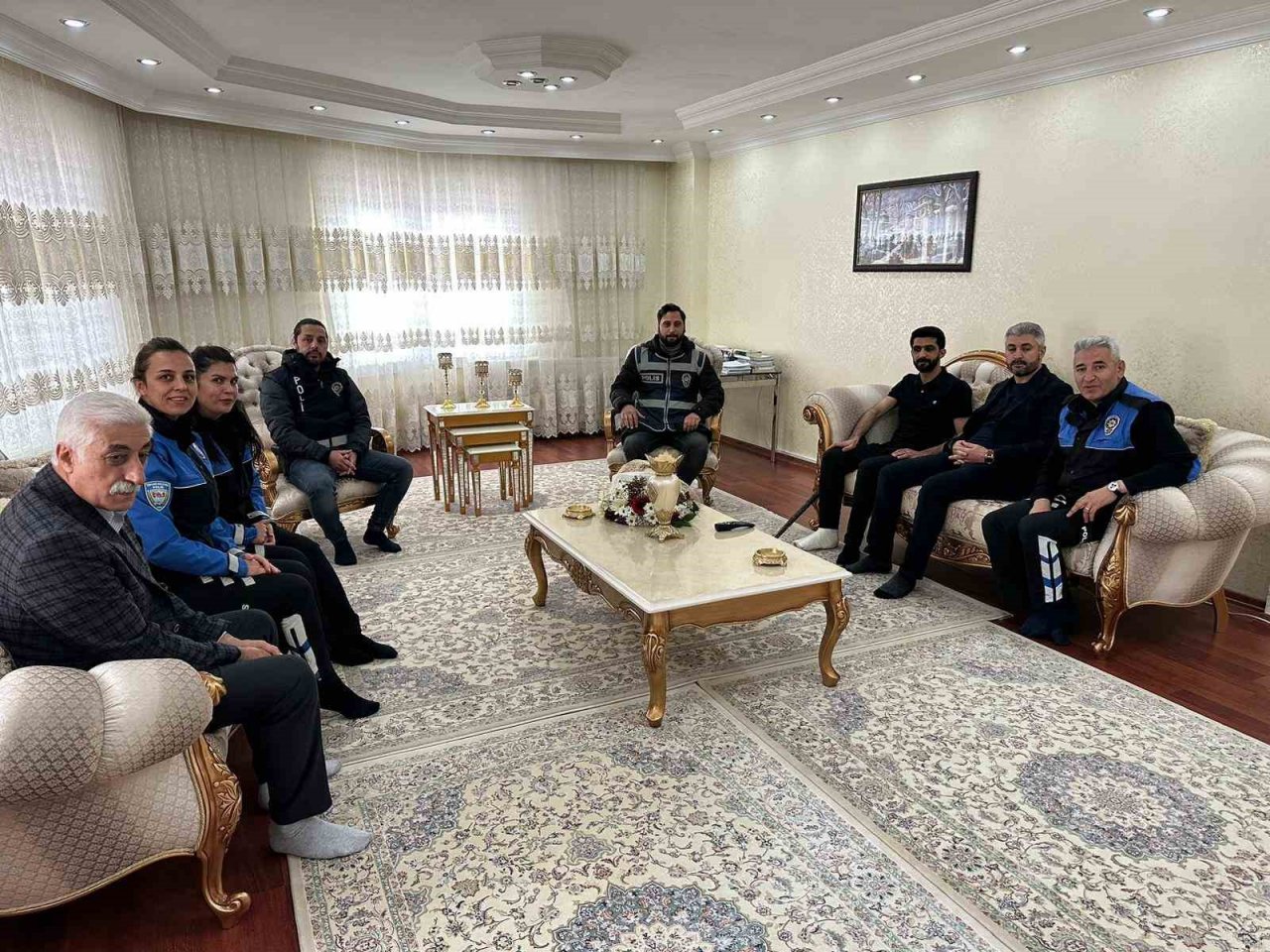 Evine giren hırsız tarafından yaralanan şahıs iyileşiyor