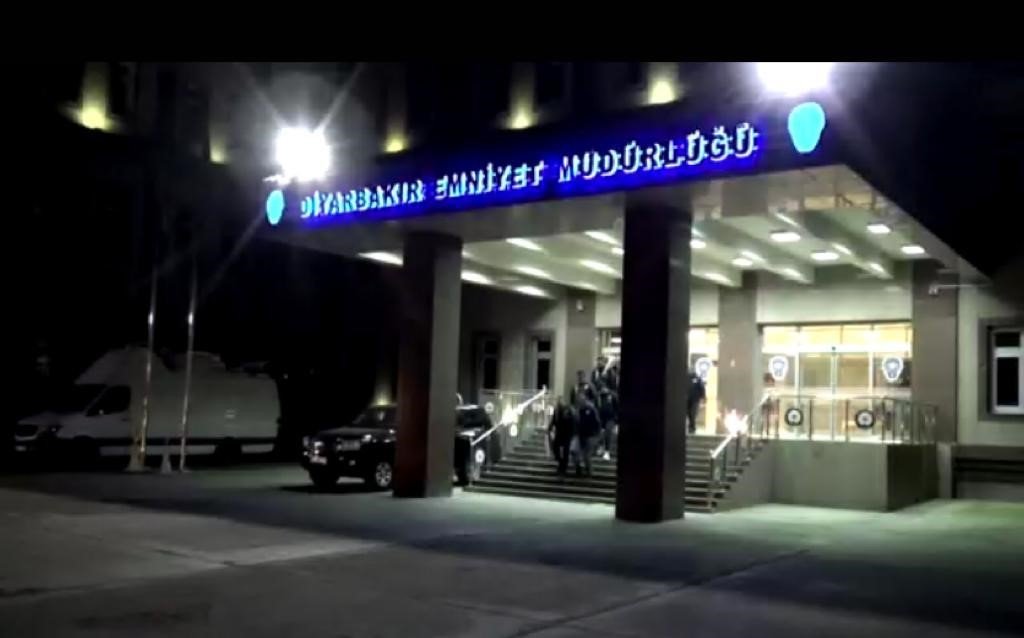 Vatandaşların bilgilerini sahte maille ele geçirip dolandırıcılara satan 20 hacker yakalandı