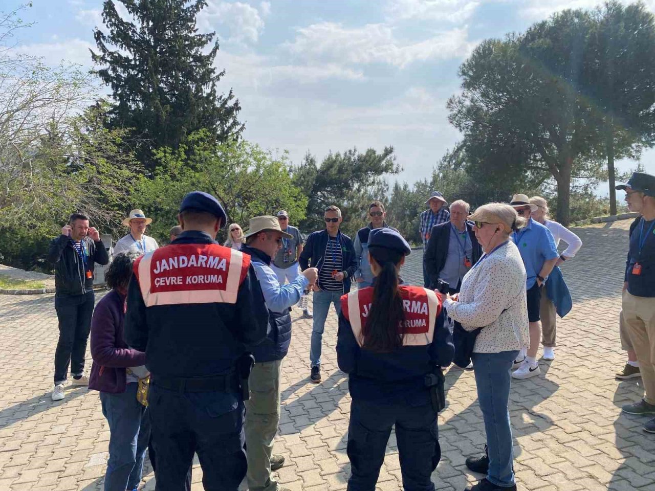 Yerli ve yabancı turistler orman yangınlarına karşı bilgilendirildi
