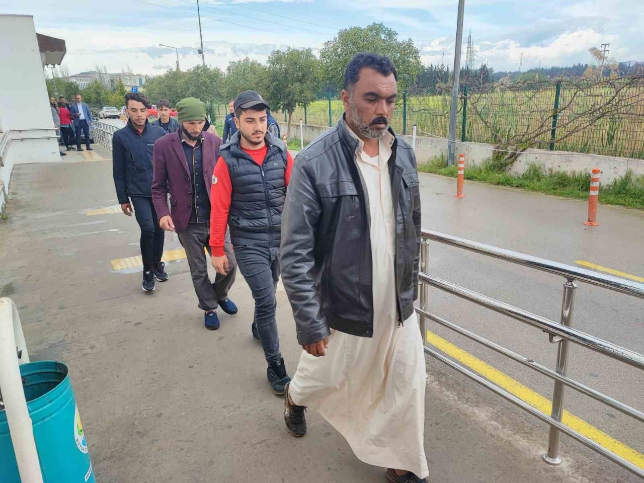 Düzensiz göçmenleri kaçak yollarla getiren şüpheli tutuklandı