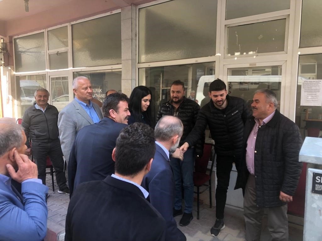 MHP Milletvekili adayları Yortan’da esnaf gezdi