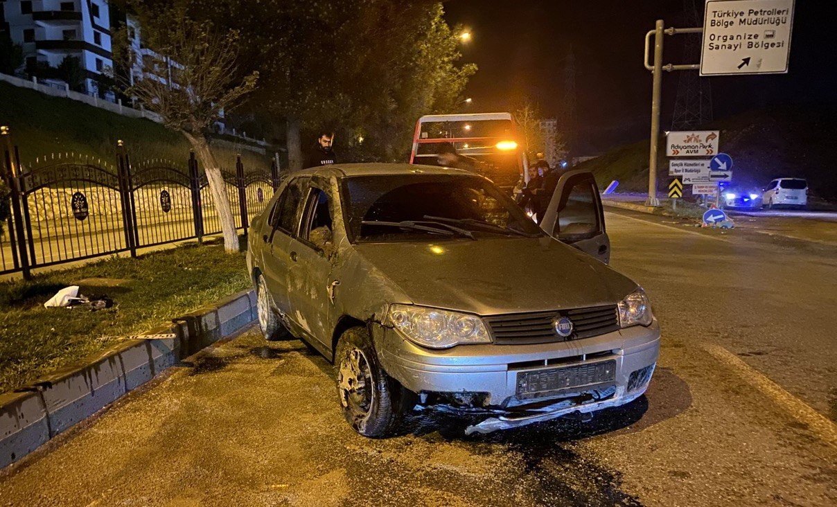 Refüje çıkan otomobilin sürücüsü yaralandı