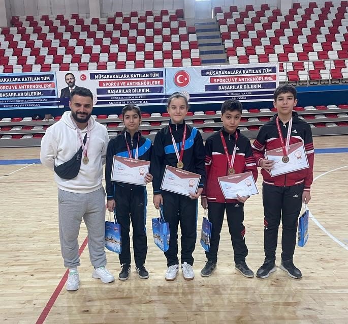 Fatih Ortaokulu masa tenisinde Türkiye finalinde