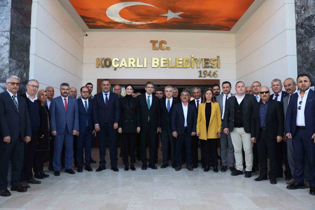 AK Parti’nin Aydın milletvekili adayları Koçarlı’da seçmenlerle buluştu