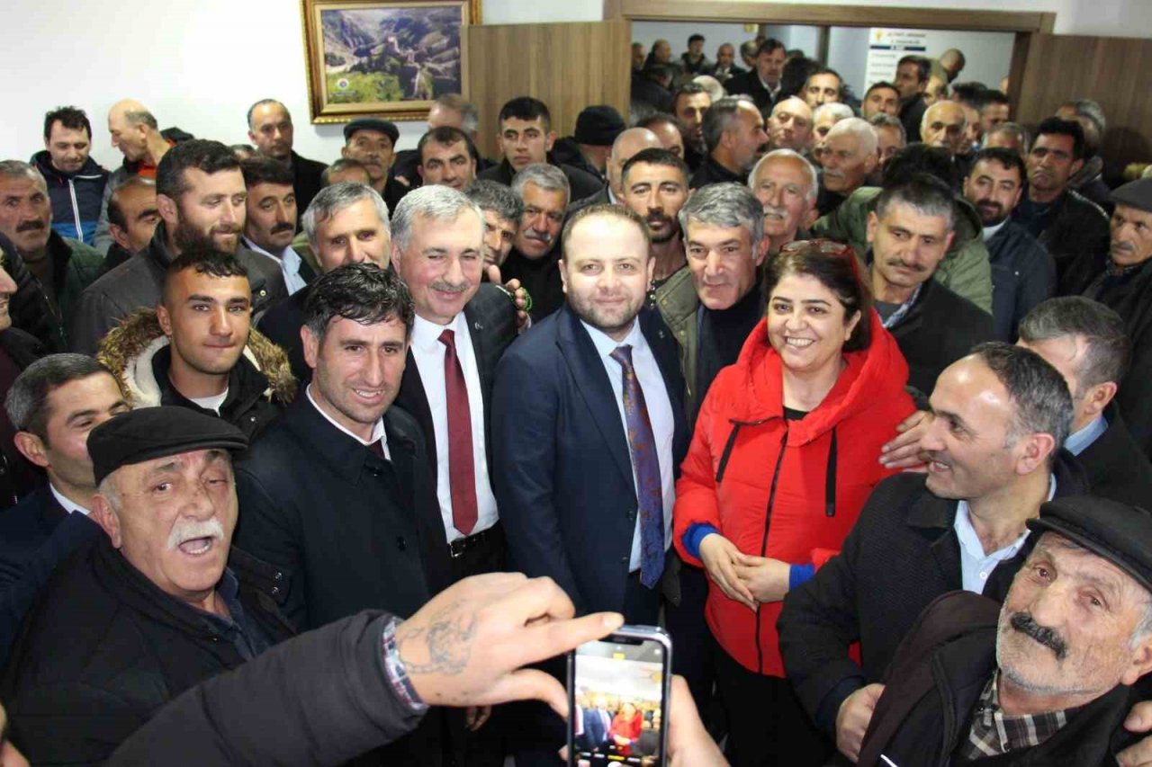 AK Parti adayları Ardahan’da coşkuyla karşılandı