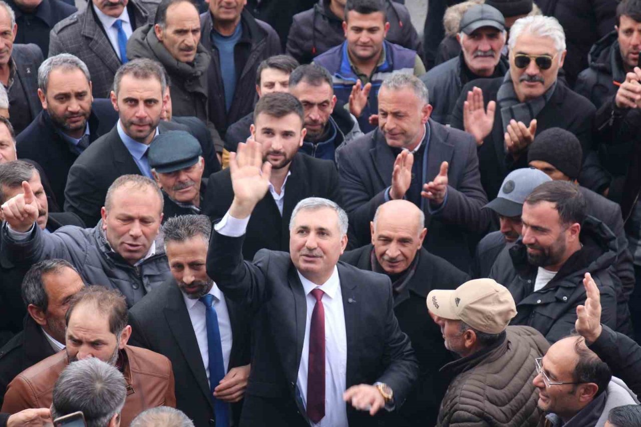 AK Parti adayları Ardahan’da coşkuyla karşılandı