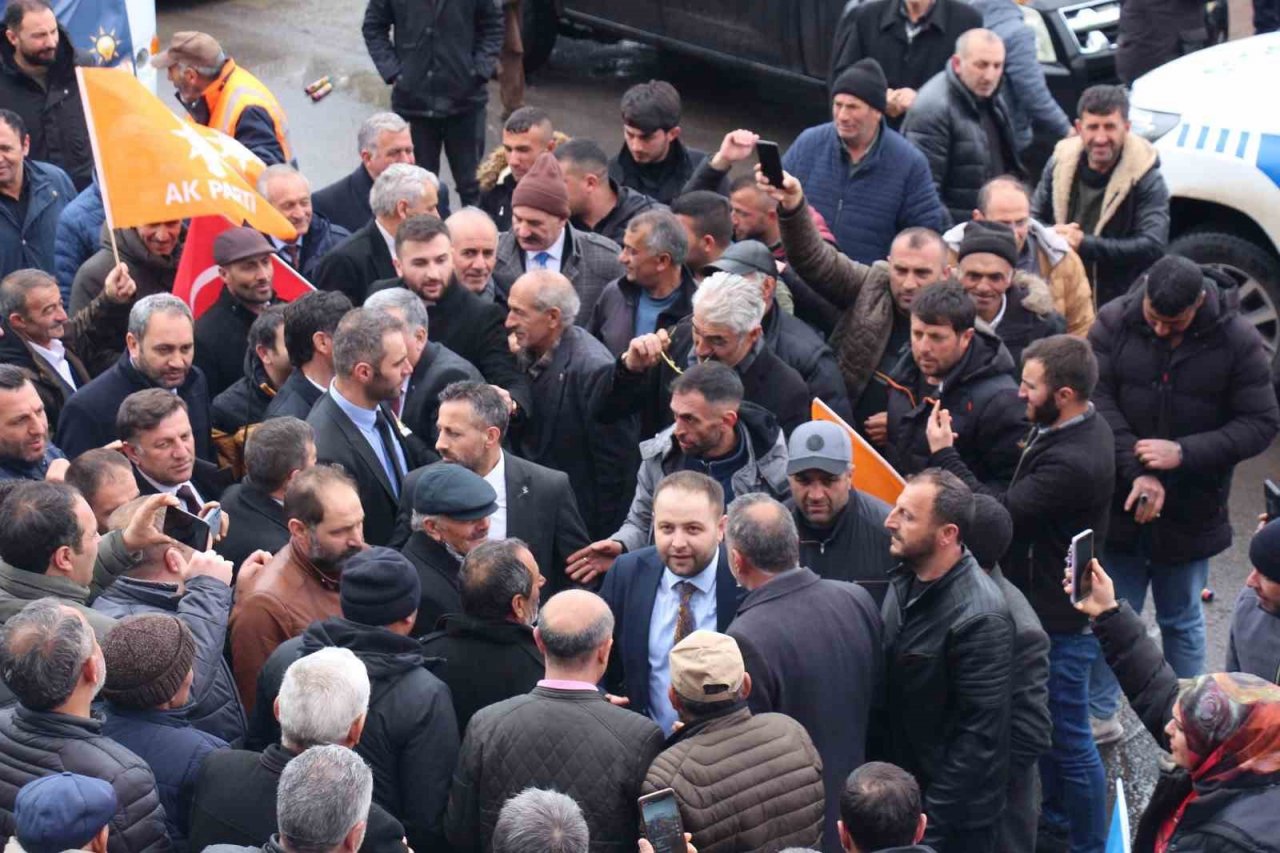 AK Parti adayları Ardahan’da coşkuyla karşılandı