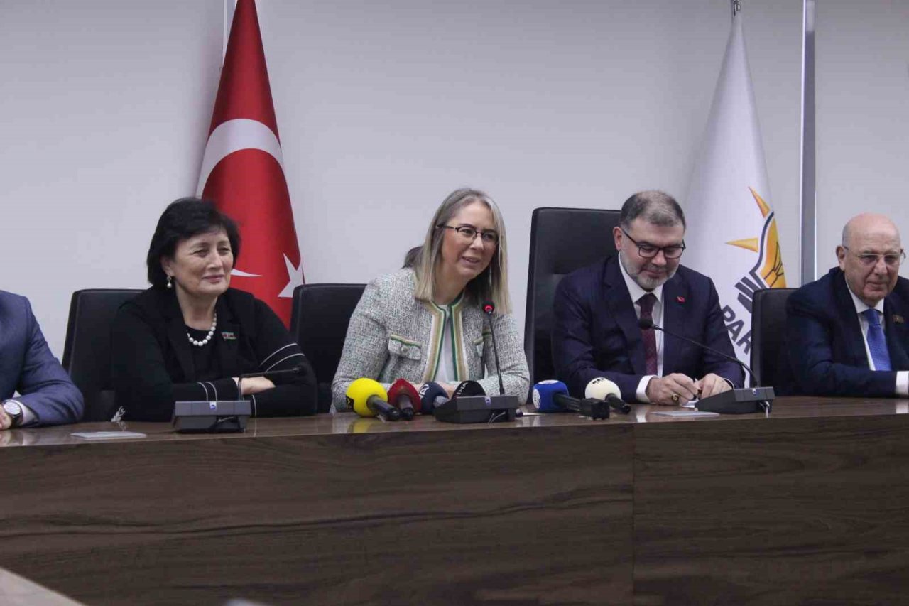 Azerbaycan heyetinden AK Parti İzmir çıkarması