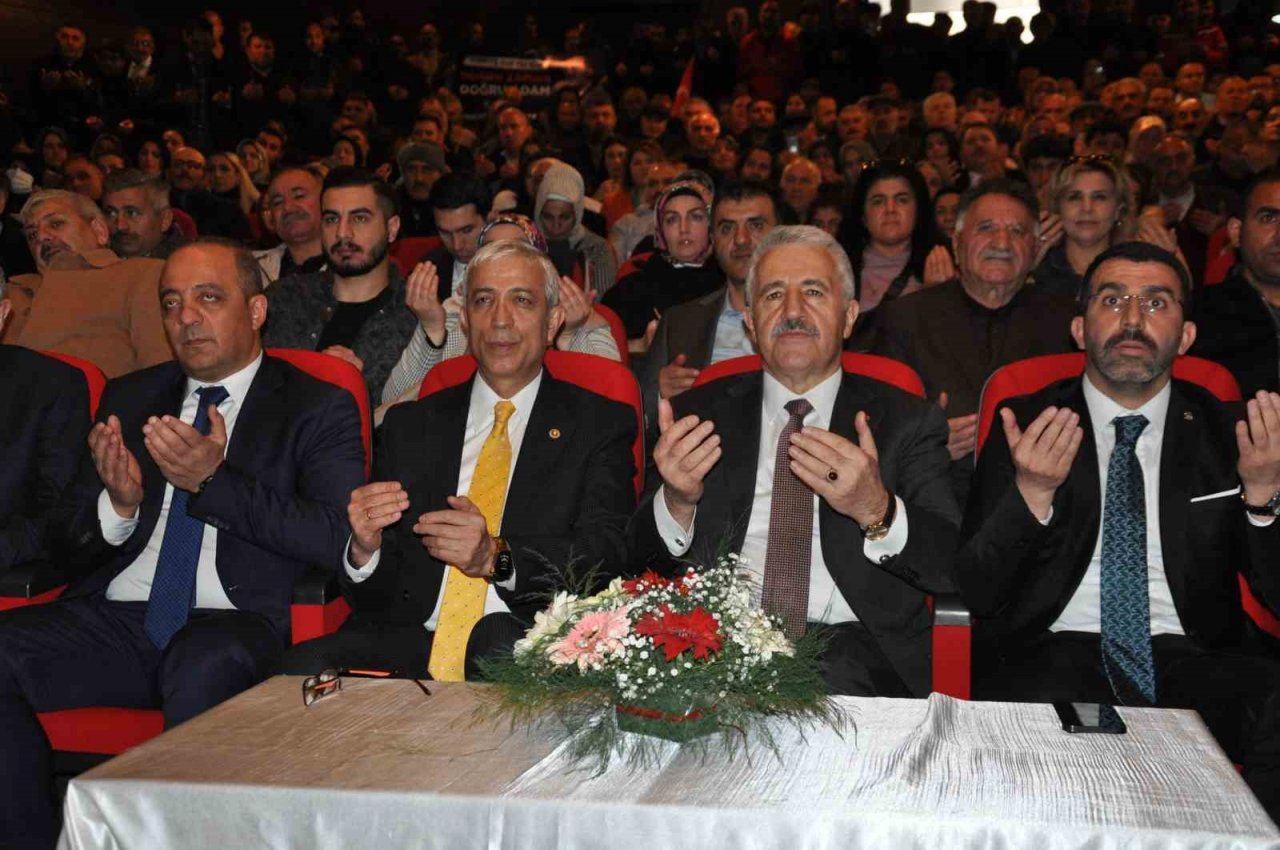 Kars’ta AK Parti gövde gösterisi yaptı